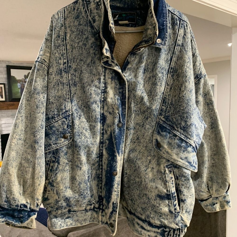 American signature vintage 80s acid wash denim bomber jacket size medium.